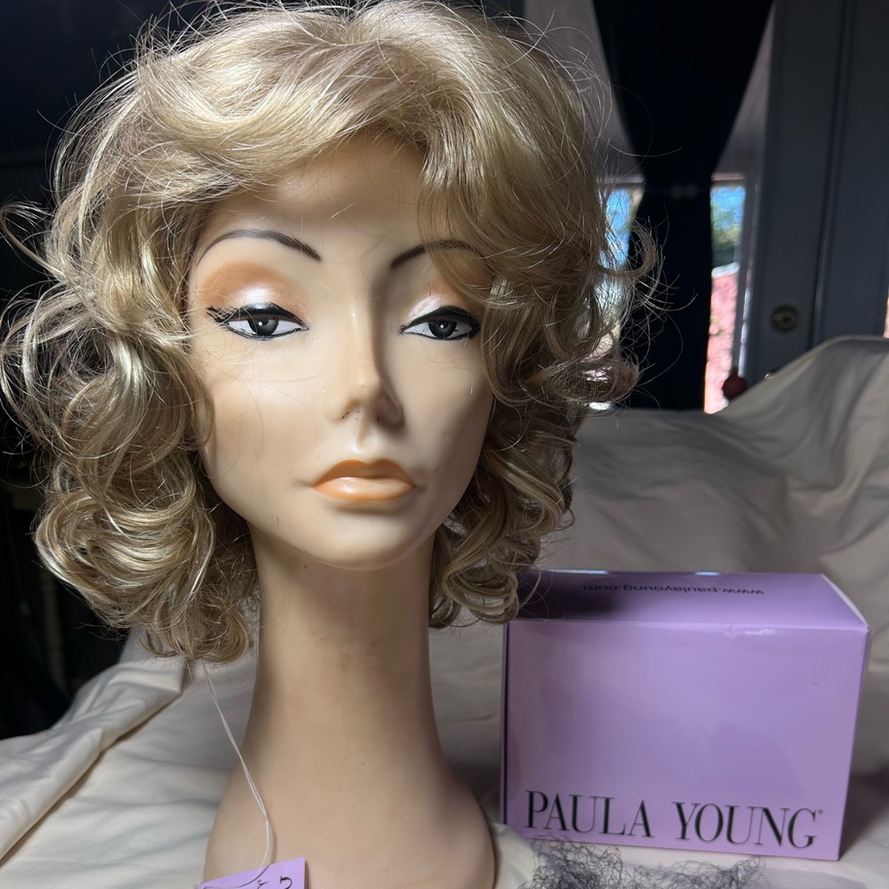 Paula Young” Julia Ann” wig